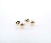 Pnina Levana (White Pearl) 7mm pearl on sterling silver stud earring